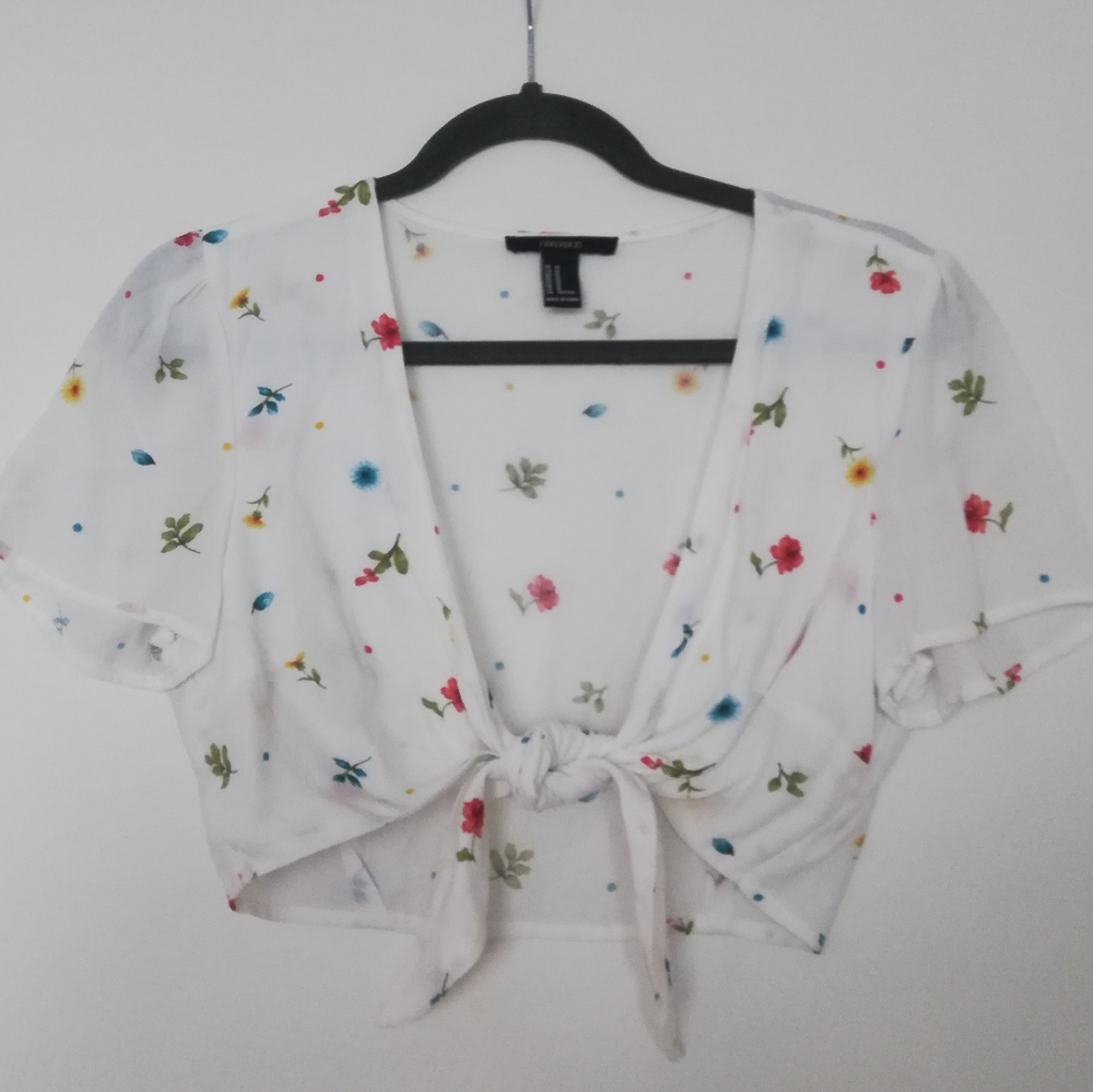 Forever 21 tie front crop top